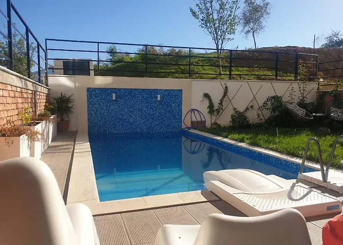 Stylish Two Bedroom House With Private Pool