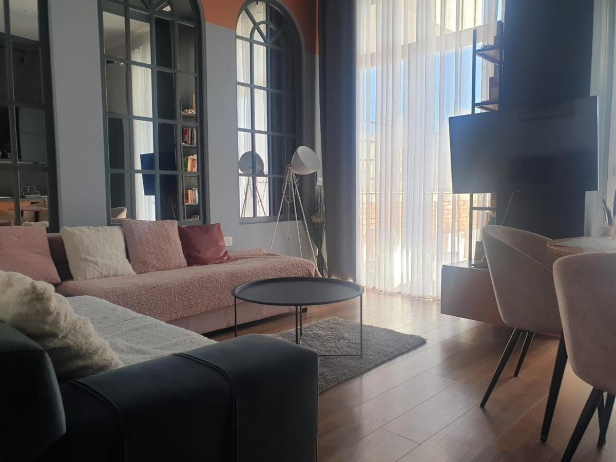 Stylish Two Bedroom House With Private Pool