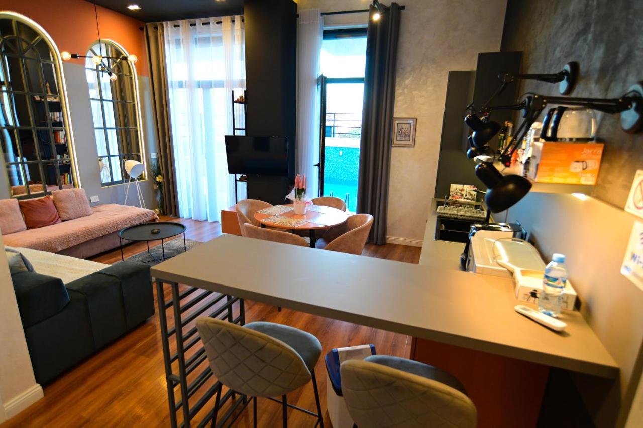 Stylish Two Bedroom House With Private Pool Willa *