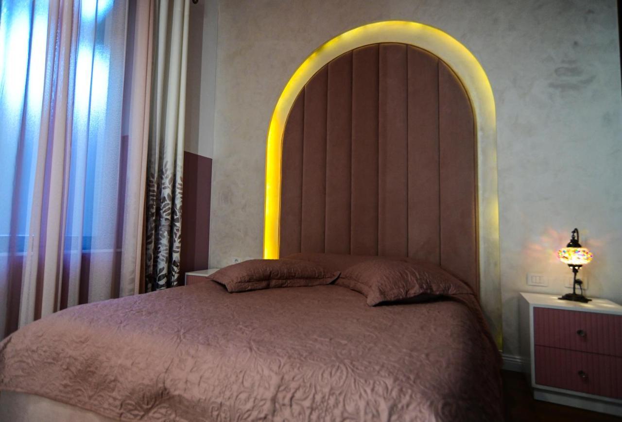 Stylish Two Bedroom House With Private Pool Willa Tirana