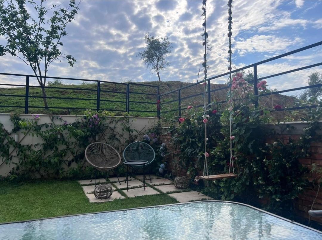 Stylish Two Bedroom House With Private Pool Willa Tirana