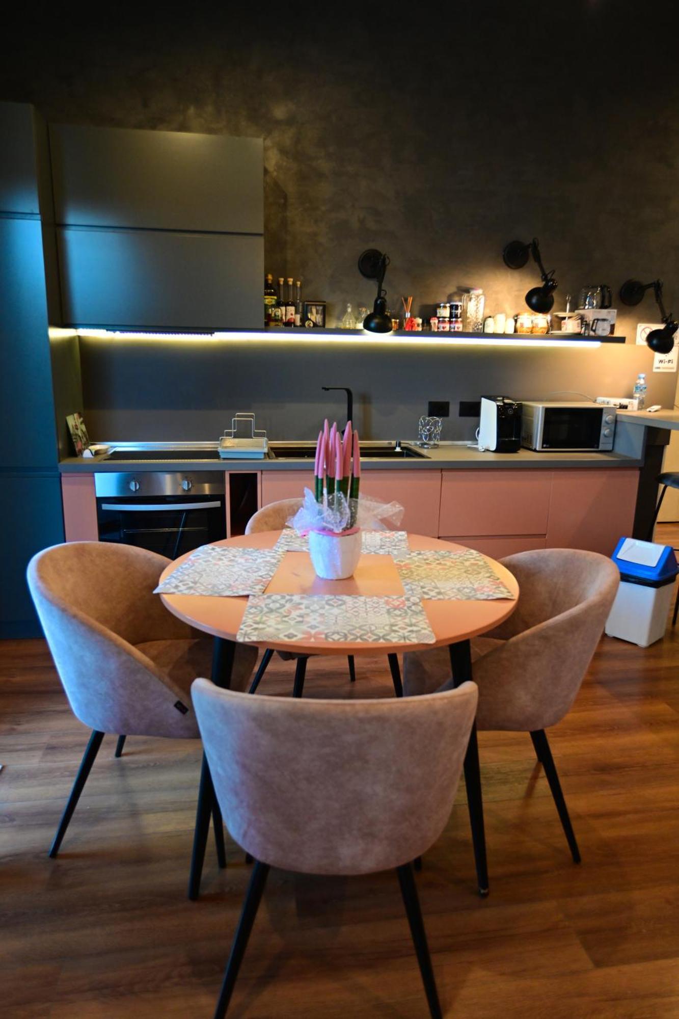 Stylish Two Bedroom House With Private Pool Willa